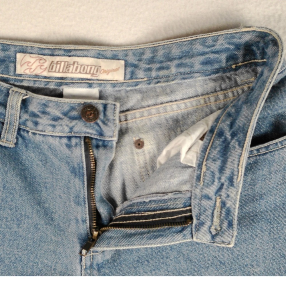 Billabong Original Women's Size 5 Light Wash Denim Flare Jeans RN 99064 - Picture 5 of 12